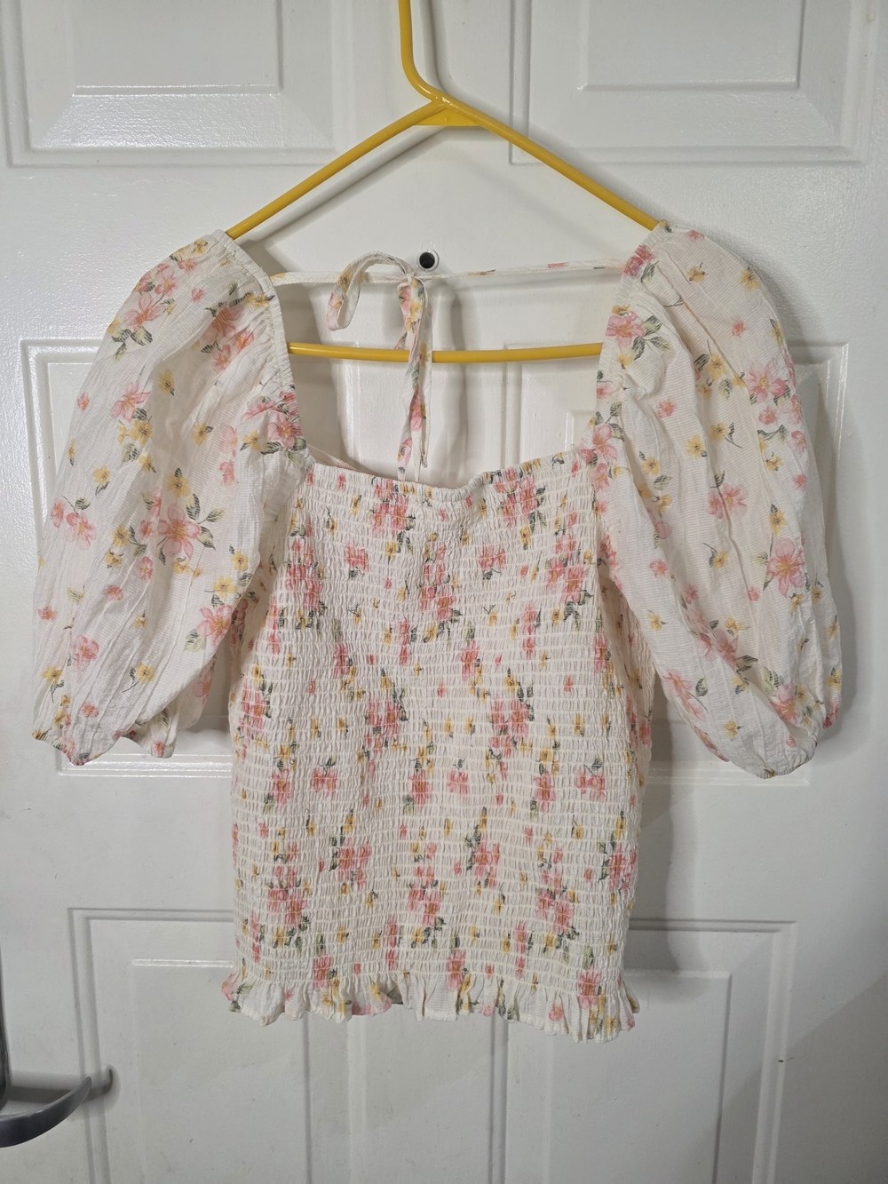 Self Esteem Floral Smocked Puff-Sleeve Women's Top - Ivory / Pink Size XL